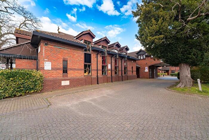 1 Bedroom Flat For Sale In Vicarage Farm Road, Heston, Hounslow, TW5