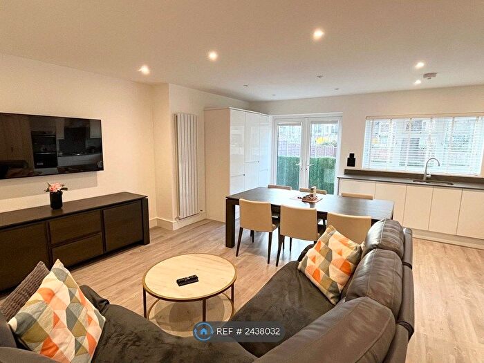 3 Bedroom Flat To Rent In Clitterhouse Road, London, NW2