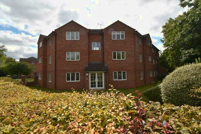 2 Bedroom Flat To Rent In Heathcroft, Welwyn Garden City, AL7
