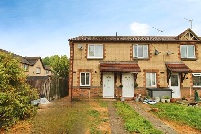2 Bedroom End Terrace House For Sale In Daisy Close, Swindon, SN2