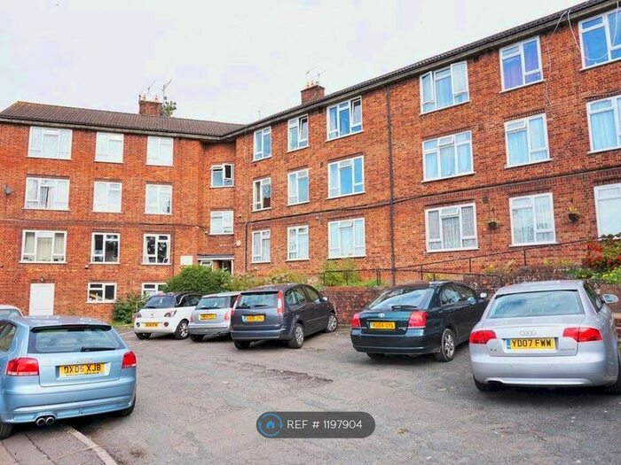 2 Bedroom Flat To Rent In Victoria Road, Chesham, HP5