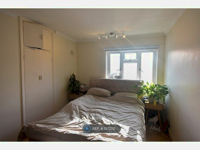 1 Bedroom Flat To Rent In Chequers Road, Loughton, IG10