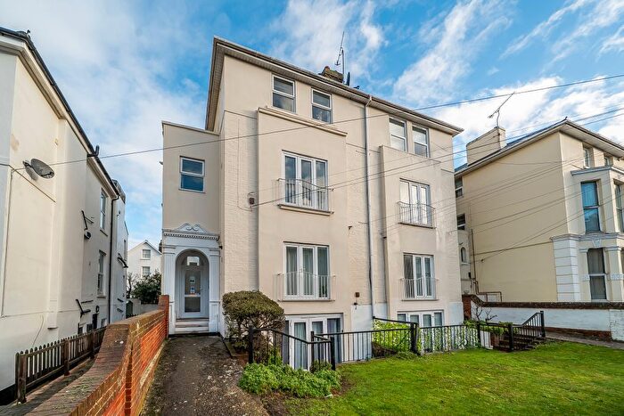 2 Bedroom Flat For Sale In Auckland Road East, Southsea, PO5