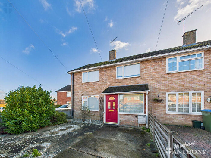 3 Bedroom End Of Terrace House For Sale In Stonebridge Road, Aylesbury, Buckinghamshire, HP19