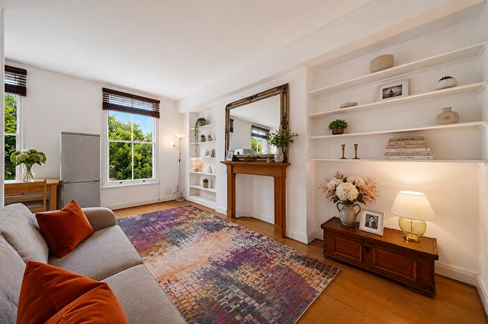 2 Bedroom Flat For Sale In St. Charles Square, London, W10