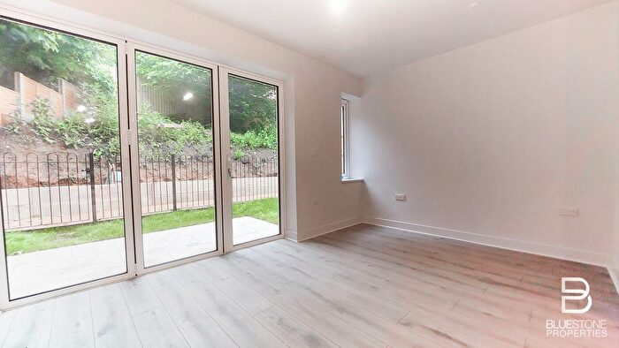2 Bedroom Flat To Rent In Temple Road, Croydon, CR0