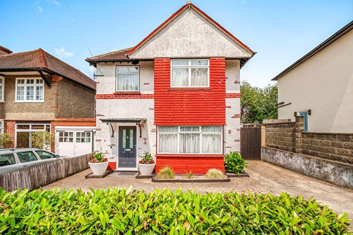 4 Bedroom Detached House For Sale In West Hill, Epsom, KT19