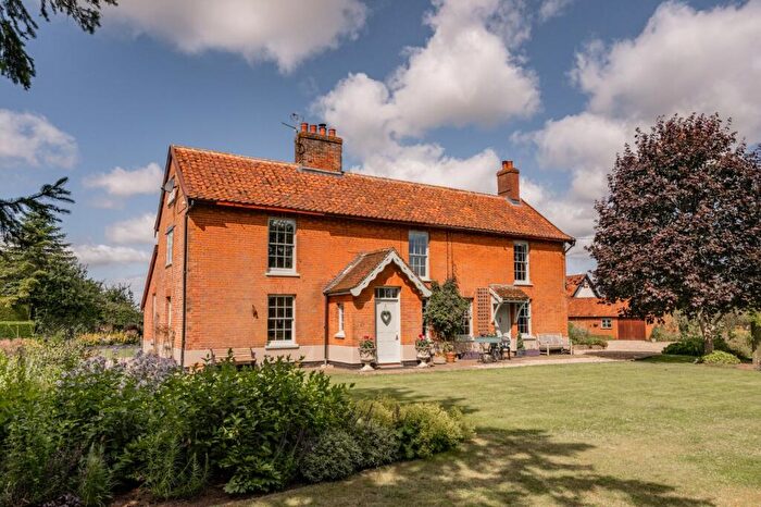 6 Bedroom Detached House For Sale In Reymerston, Norfolk, NR9