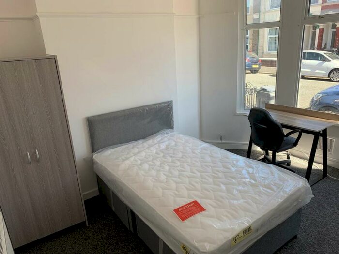 4 Bedroom House To Rent In Dogfield Street, Cathays, CF24