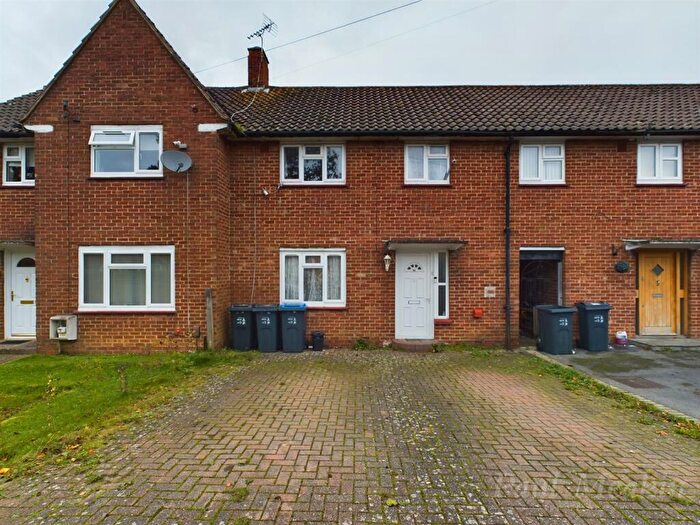 3 Bedroom Terraced House For Sale In Homestead Way, New Addington, Croydon, CR0