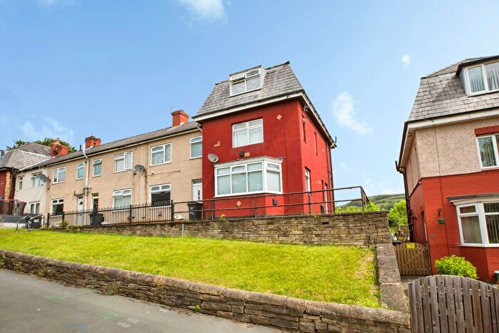 5 Bedroom End Of Terrace House For Sale In Ovenden Way, Halifax, West Yorkshire, HX3