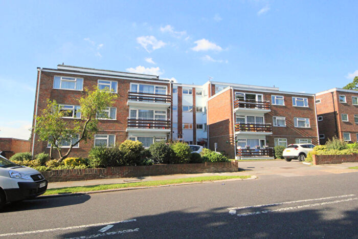 2 Bedroom Flat For Sale In Eversley Park Road, Winchmore Hil, London, N21