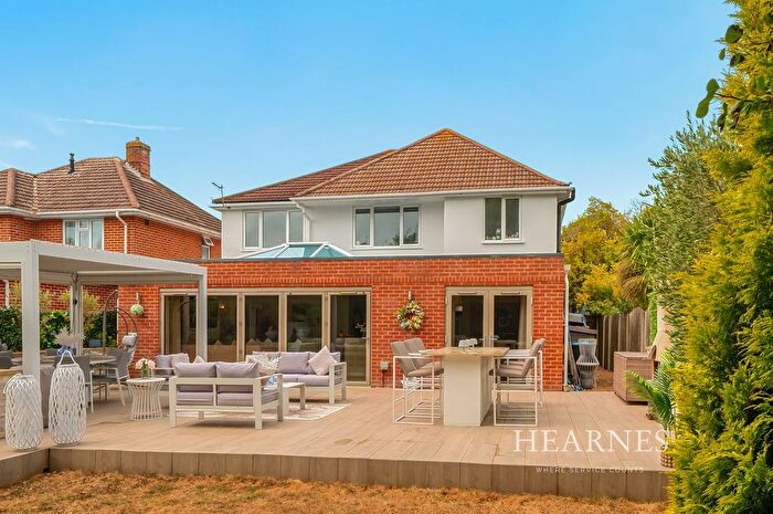 4 Bedroom Detached House For Sale In Petersfield Road, Bournemouth, BH7