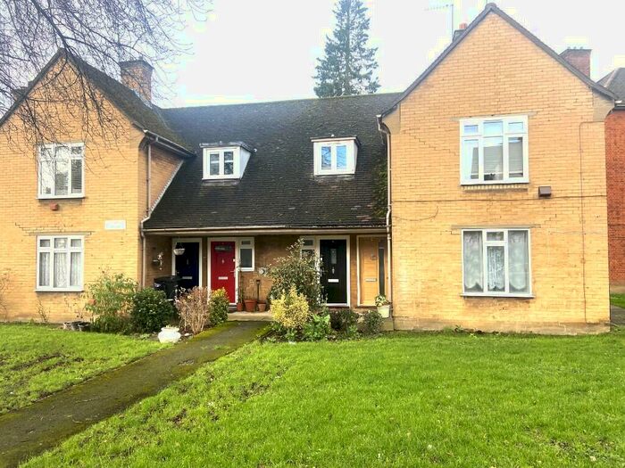 1 Bedroom Flat To Rent In Rivenhall Gardens, London, E18