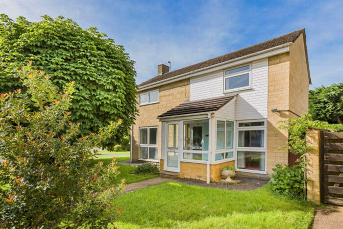 3 Bedroom Detached House For Sale In Webbs Way, Kidlington, OX5