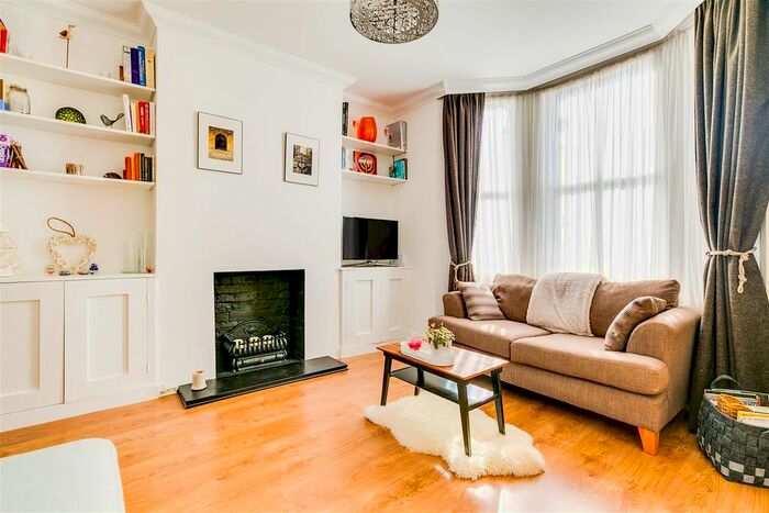 2 Bedroom Flat To Rent In Clovelly Road, London, W4