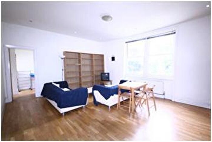 3 Bedroom Flat To Rent In Hillmarton Road, Holloway, N7