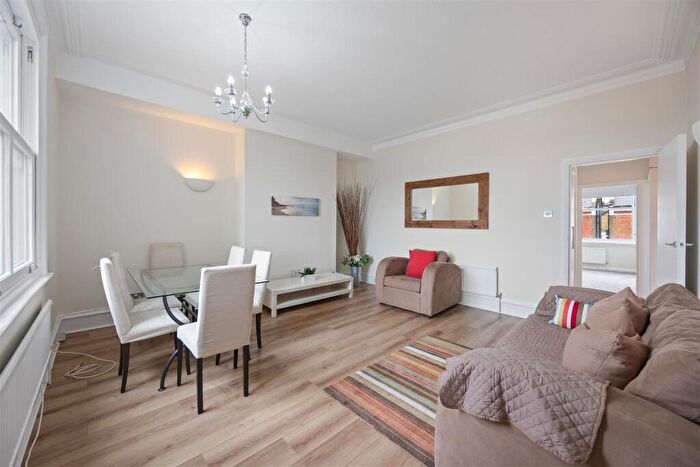 2 Bedroom Flat To Rent In Hilltop Road, West Hampstead, NW6