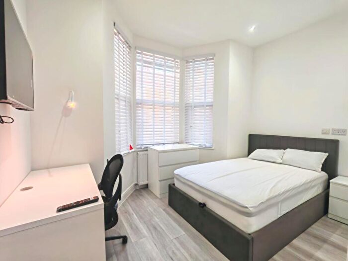 1 Bedroom Terraced House To Rent In Room Tudor Road, Westcliff-on-Sea, SS0