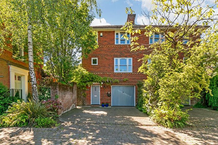 4 Bedroom Semi-detached House For Sale In Ranelagh Road, Winchester, SO23