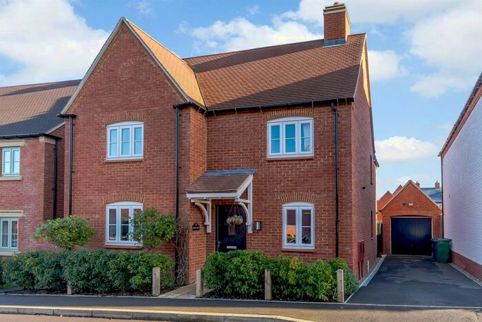 4 Bedroom Detached House For Sale In Portia Lane, Brackley, Northamptonshire NN13