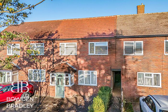 3 Bedroom Terraced House For Sale In New North Road, Hainault, IG6