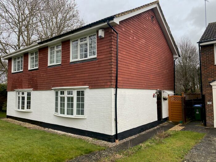 3 Bedroom Semi-Detached Villa To Rent In Greenway Walk, Buckingham, MK18