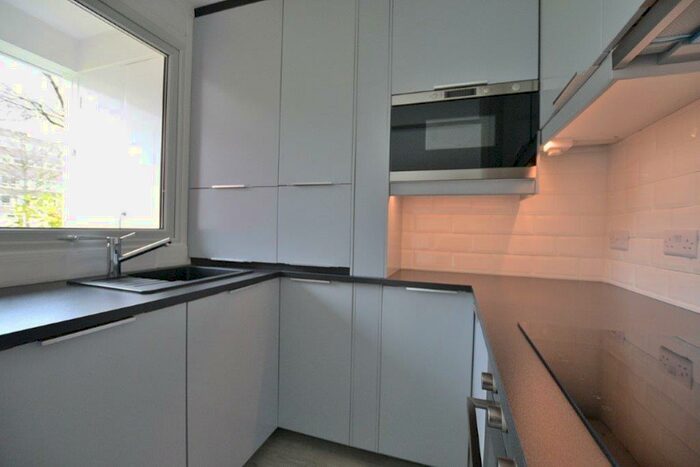 Flat To Rent In Fair Acres, Bromley, BR2