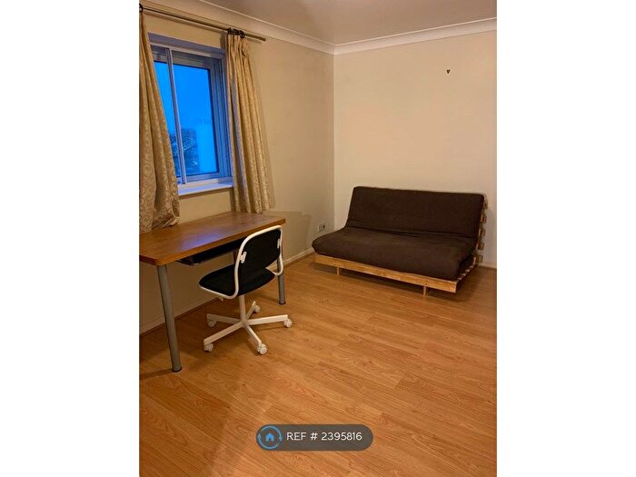 2 Bedroom Flat To Rent In Campania Building, London, E1W