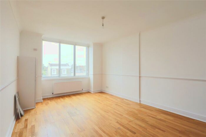 2 Bedroom Apartment To Rent In Tollington House, Holloway Road, Islington, London, N19