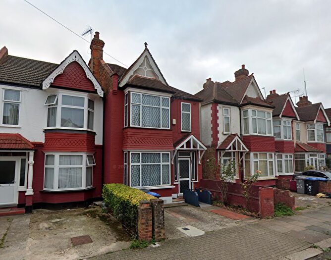3 Bedroom End Of Terrace House To Rent In Clifton Avenue, Wembley, HA9