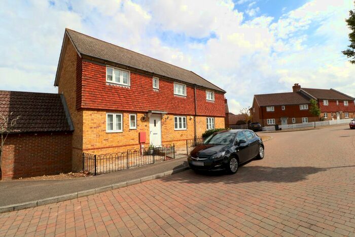 3 Bedroom Semi-Detached House To Rent In Running Foxes Lane, Ashford, TN23