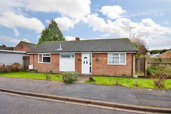 2 Bedroom Bungalow For Sale In Mitchem Close, West Kingsdown, Sevenoaks, Kent, TN15