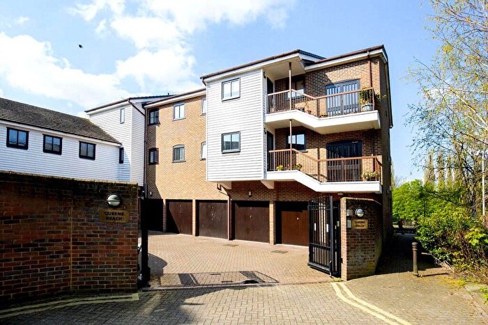 2 Bedroom Flat For Sale In Ram Passage, Kingston Upon Thames, KT1