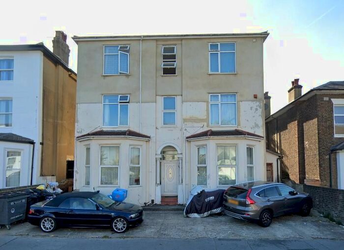 3 Bedroom Flat To Rent In Oakfield Road, Croydon, CR0