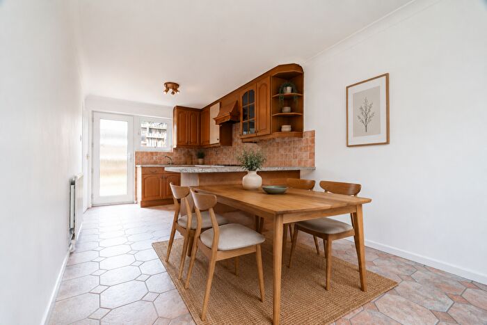 4 Bedroom End Of Terrace House For Sale In Gledfield Place, Hodge Lea, Milton Keynes, MK12