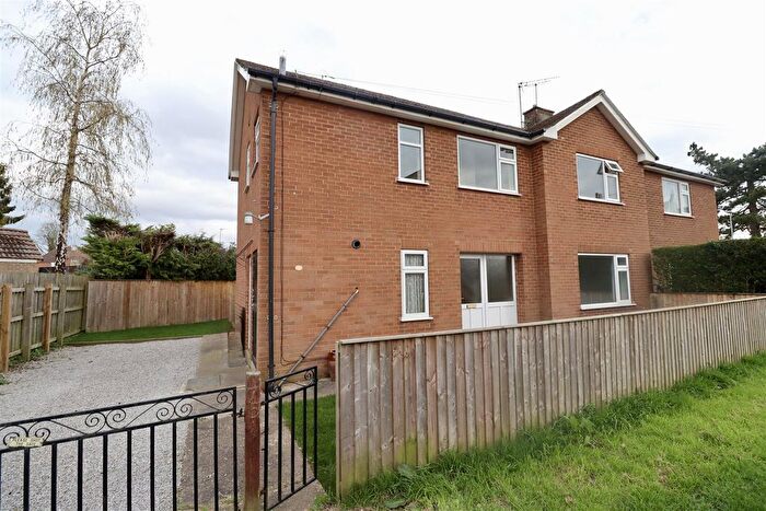 3 Bedroom Semi Detached House For Sale In Kilnwick Road, Pocklington, York, YO42