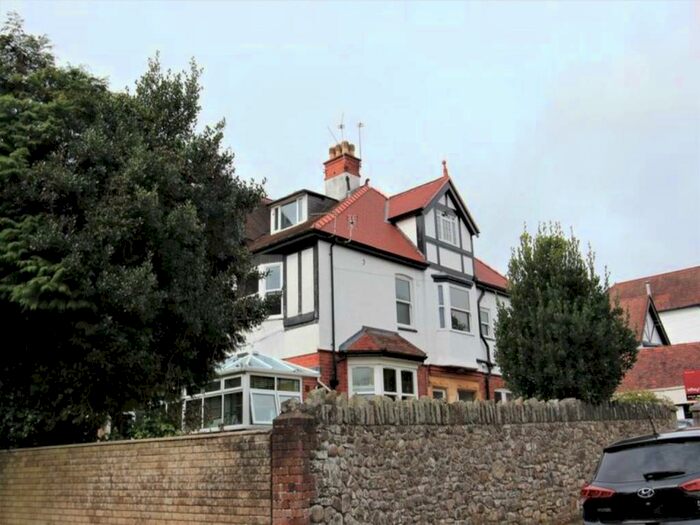 2 Bedroom Flat To Rent In The Avenue, Llandaff, Cardiff, CF5