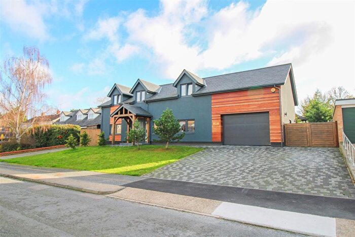 5 Bedroom Detached House For Sale In Hawkenbury, Harlow, CM19