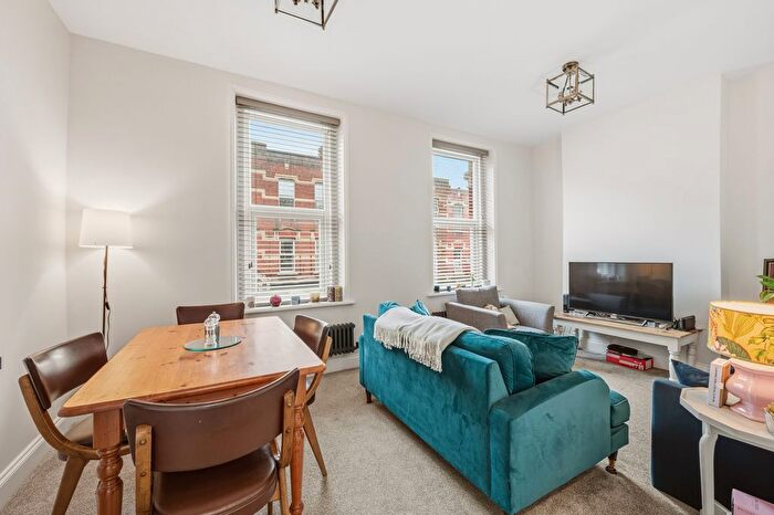 3 Bedroom Flat To Rent In Leopold Road, London, SW19