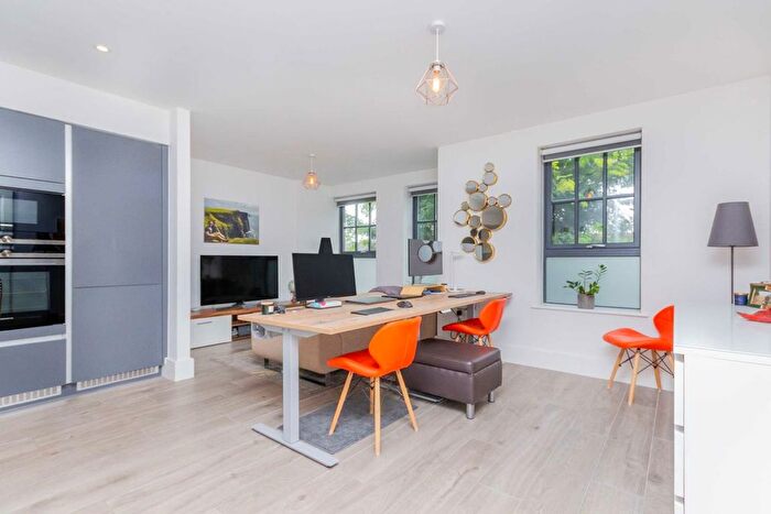 1 Bedroom Flat To Rent In Wolverton Gardens, Brook Green, W6