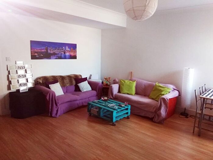 2 Bedroom Flat To Rent In Vicarage Road, Watford, Hertfordshire, WD18