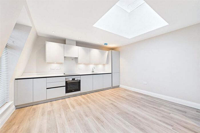 2 Bedroom Apartment To Rent In West Street, Maidenhead, Berkshire, SL6