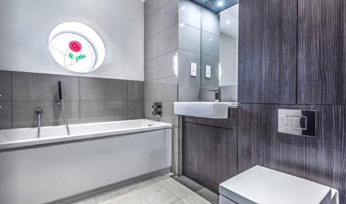 5 Bedroom Property To Rent In Chandos Way, Hampstead, NW11