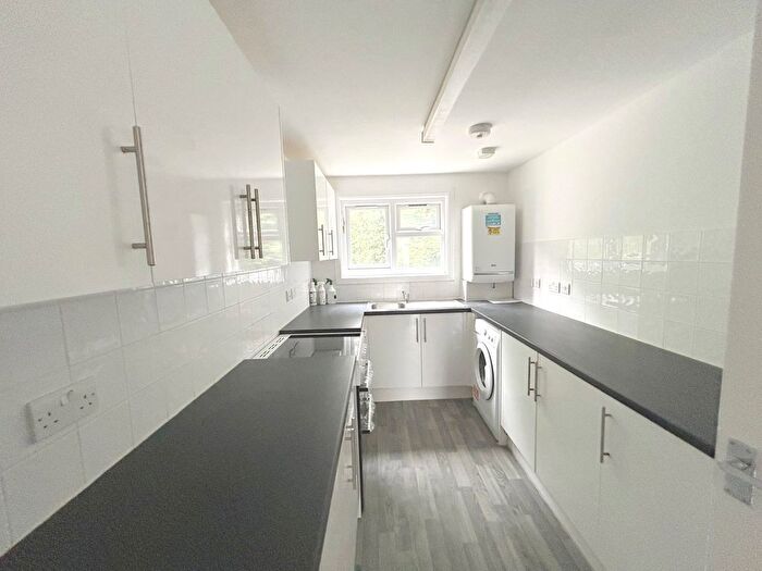 3 Bedroom Flat To Rent In Kimptons Close, Potters Bar, EN6