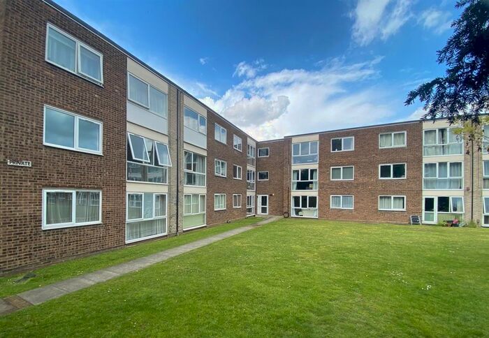 2 Bedroom Flat To Rent In Chaplaincy Gardens, Hornchurch, RM11