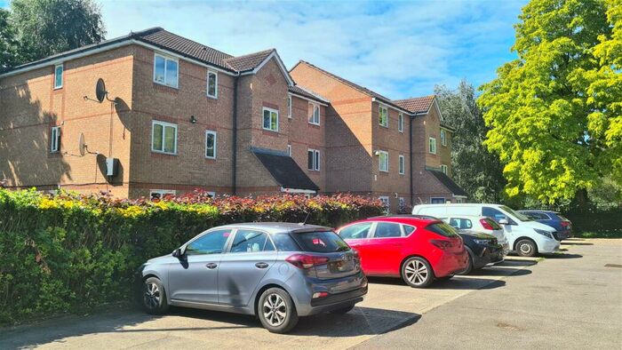 2 Bedroom Flat To Rent In Cherry Blossom Close, Palmers Green, N13