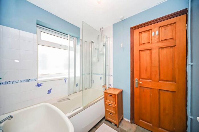 3 Bedroom End Of Terrace House For Sale In Longfield Road, Tring, HP23