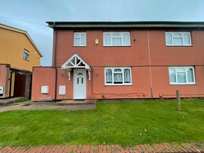 3 Bedroom Semi-Detached House To Rent In Essex Avenue, West Bromwich, B71
