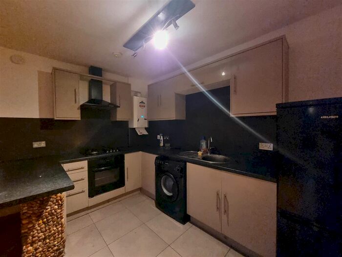 2 Bedroom Flat To Rent In East Barnet Road, New Barnet, Barnet EN4